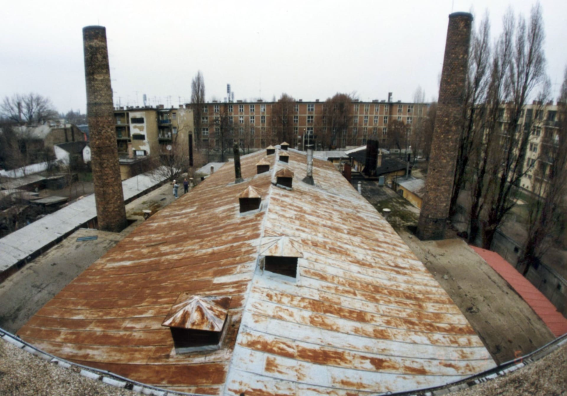 A Petneházy utcai pékség épülete, a megvásárláskor (1994. január) Ez a tető vált később egy vihar áldozatává, így majdnem romba döntve a még kezdődő vállalkozásomat.