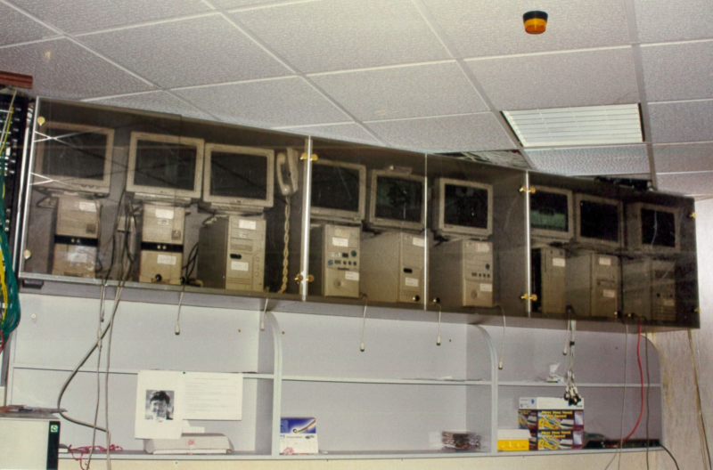 Az UCP programot kiszolgáló modemes központ (1994.)