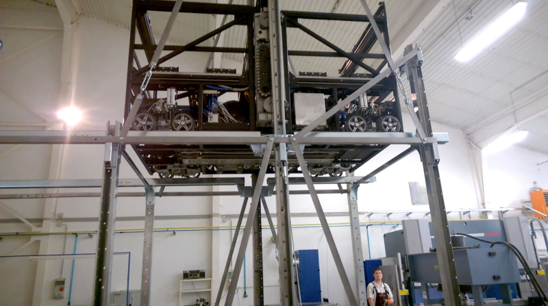 A K+F kísérleti műhelyben épült második generációs Mátrix Rob-X rakodó robot (2015.)